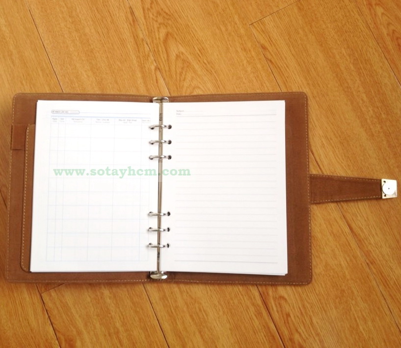 Sổ tay cao cấp 5AS 155 còn có các trang lịch 2015, 2016, lịch từng tháng và các trang ruột có dòng kẻ ngang Sổ tay cao cấp 5AS 155 còn có các trang lịch 2015, 2016, lịch từng tháng và các trang ruột có dòng kẻ ngang