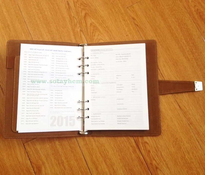 Phần phụ lục của sổ tay cao cấp có các ngày lễ, số điện thoại cần thiết, cơ quan hành chính, đường bộ.... Phần phụ lục của sổ tay cao cấp có các ngày lễ, số điện thoại cần thiết, cơ quan hành chính, đường bộ....