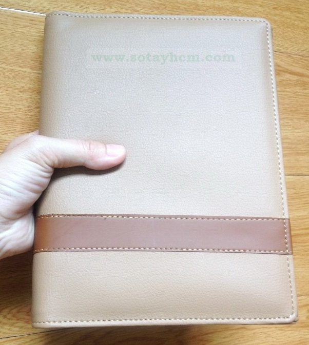 Sổ tay bìa da cao cấp đẹp mã số 5AS 150 được làm từ chất liệu giả da cao cấp rất mềm và đẹp Sổ tay bìa da cao cấp đẹp mã số 5AS 150 được làm từ chất liệu giả da cao cấp rất mềm và đẹp