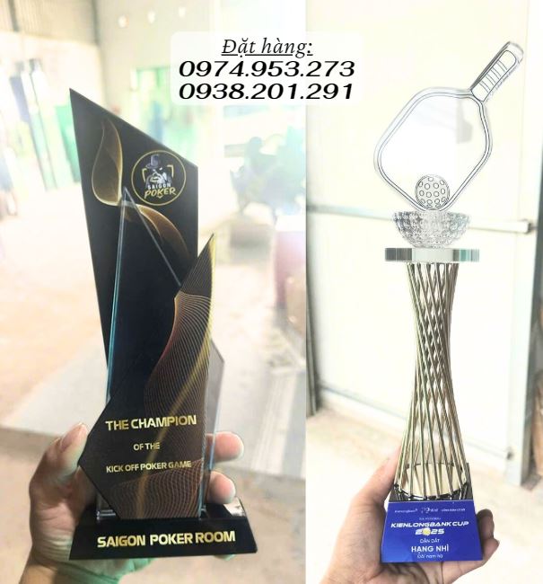 Kỷ niệm chương pha lê thuỷ tinh đẹp kiểu dáng độc đáo Kỷ niệm chương pha lê thuỷ tinh đẹp kiểu dáng độc đáo