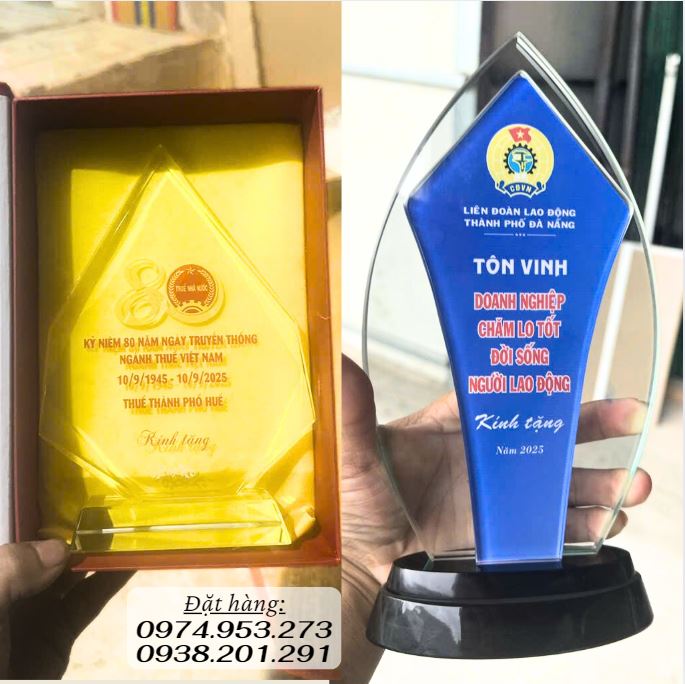 Kỷ niệm chương pha lê thuỷ tinh đẹp kiểu dáng độc đáo Kỷ niệm chương pha lê thuỷ tinh đẹp kiểu dáng độc đáo