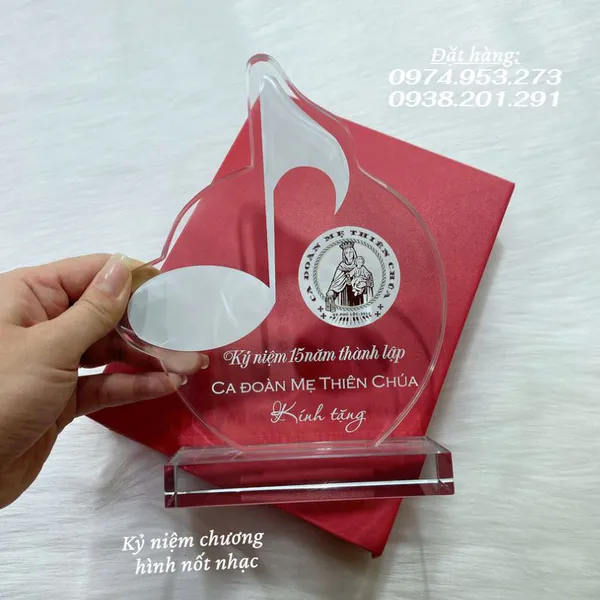 Kỷ niệm chương nhiều hình dạng độc đáo, lạ mắt