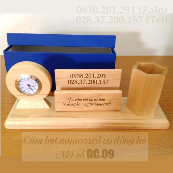 Đồ cắm bút namecard bằng gỗ có đồng hồ