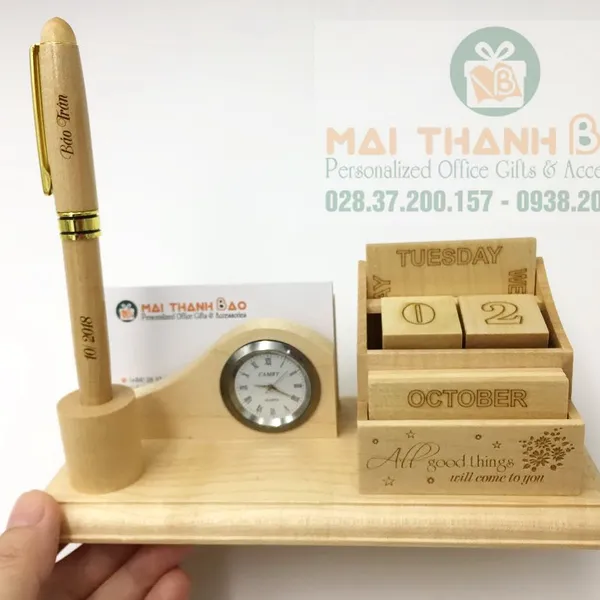 Quà tặng lịch gỗ cắm bút