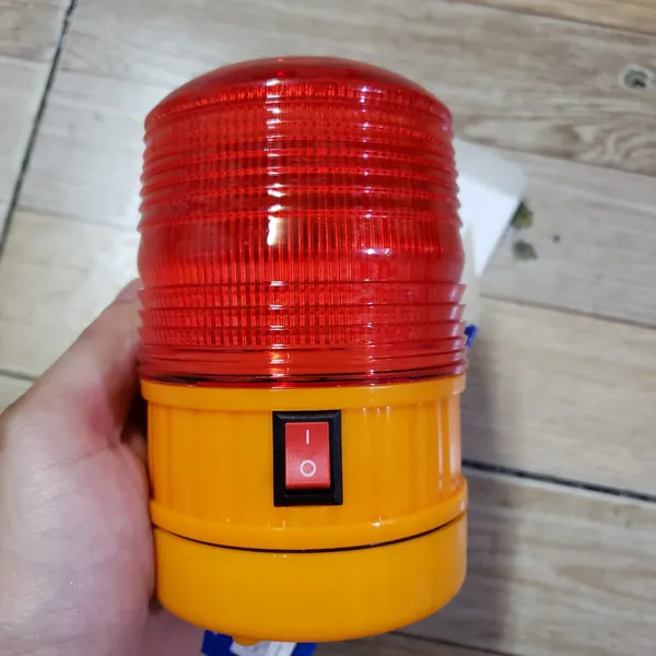 Đèn cảnh báo 5088 đế nam châm sử dụng pin