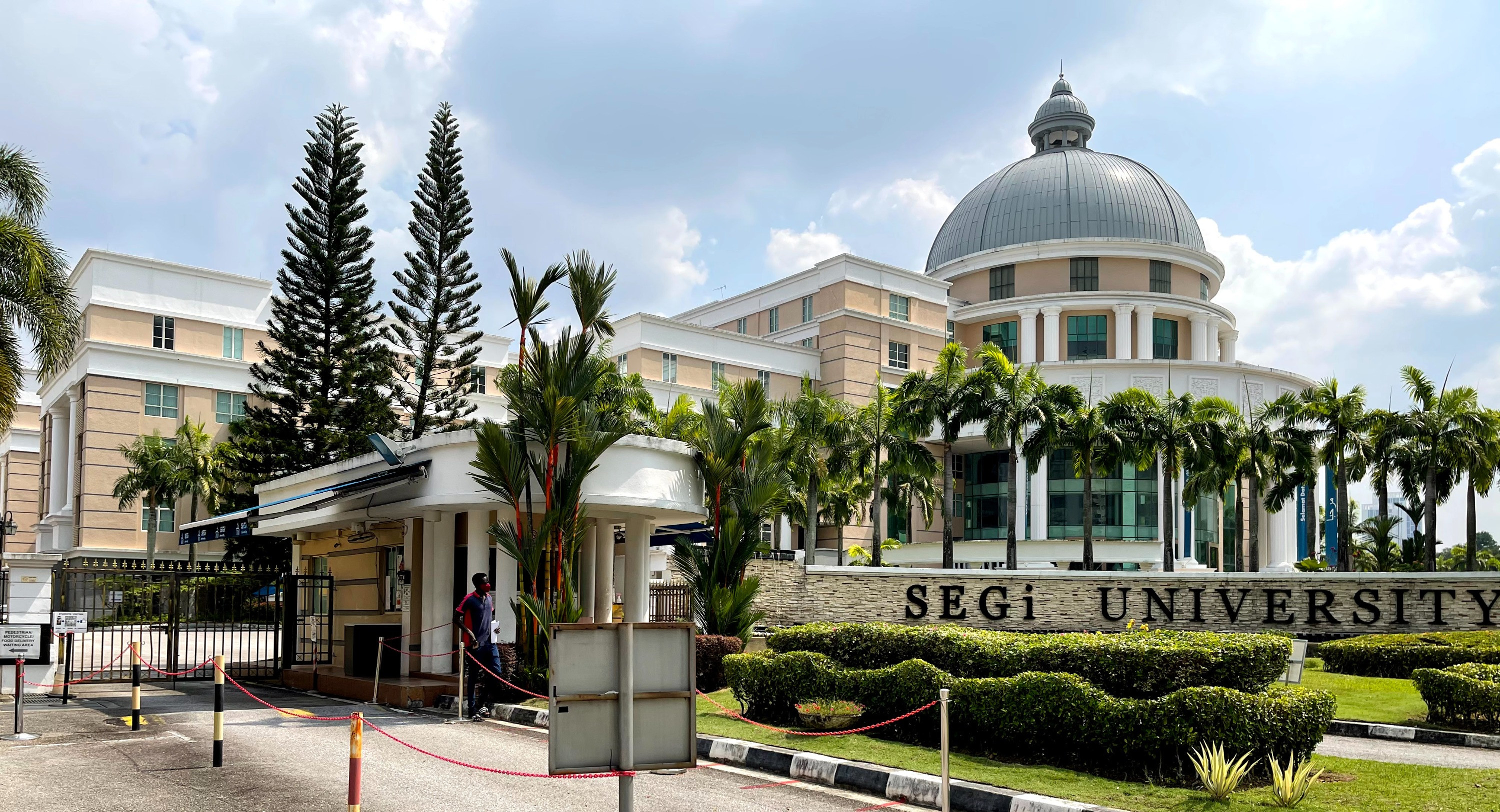 SEGi University and College