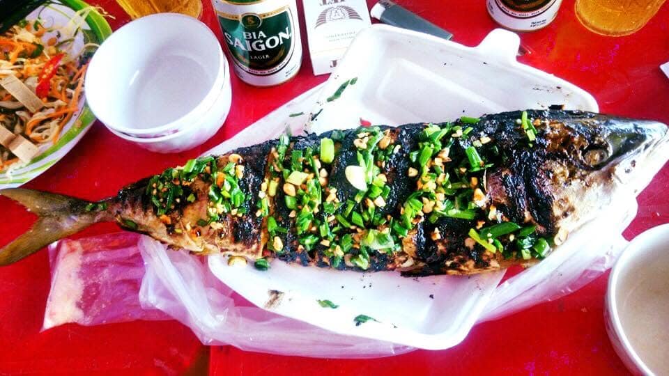 Cá cam nướng cuốn bánh tráng rau sống ăn rất ngon Cá cam nướng cuốn bánh tráng rau sống ăn rất ngon