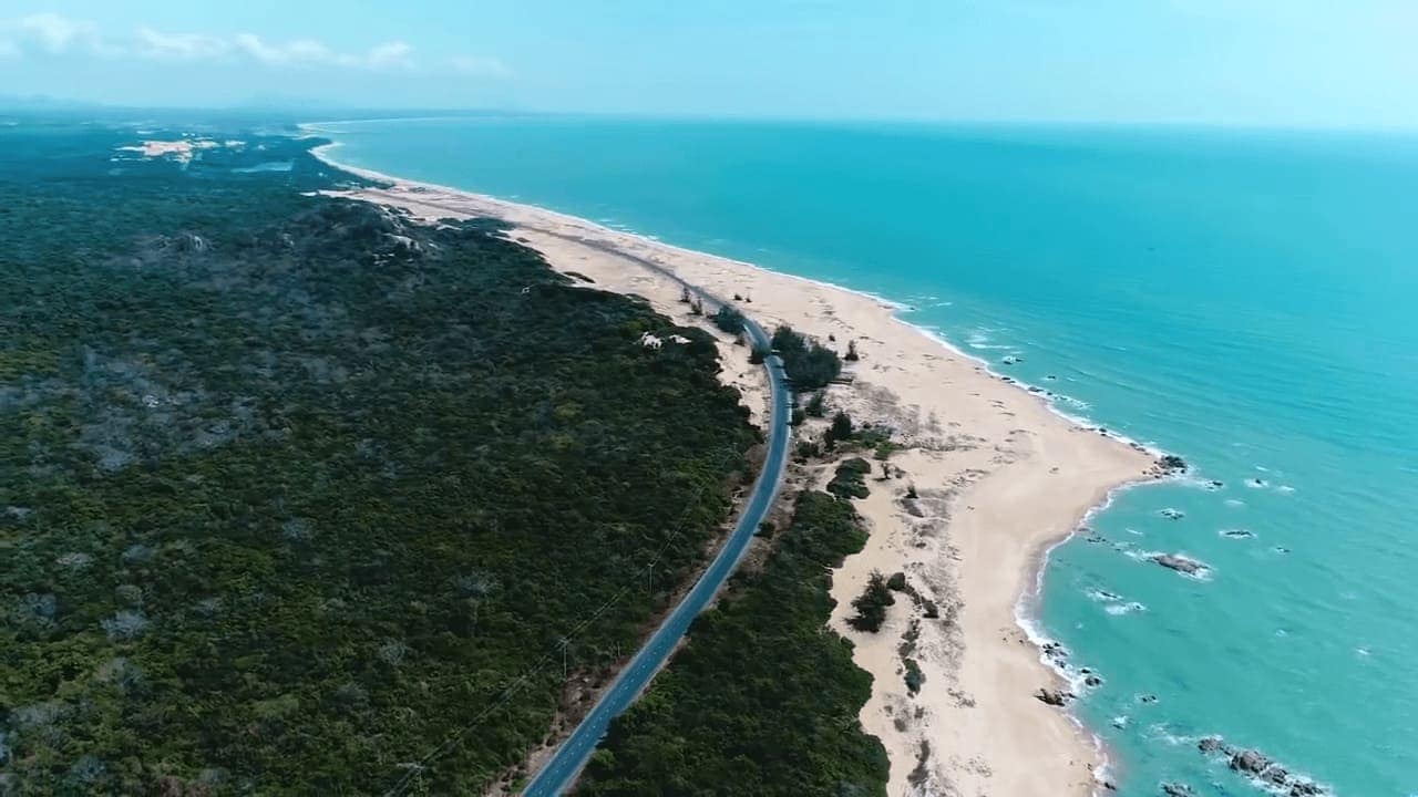 Một góc cung đường Hồ Tràm Bình Châu nhìn từ trên cao Một góc cung đường Hồ Tràm Bình Châu nhìn từ trên cao