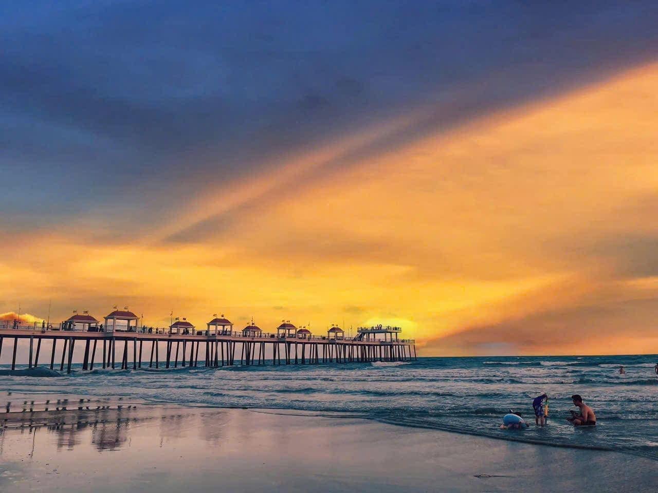 Hoàng hôn tại cầu ngắm biển Hamptons Hoàng hôn tại cầu ngắm biển Hamptons