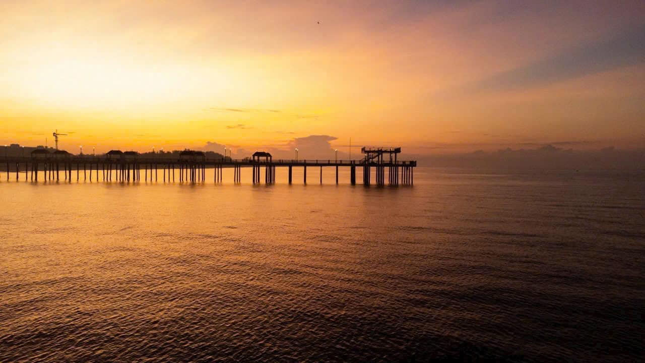 Cầu ngắm biển Hồ Tràm lúc hoàng hôn Cầu ngắm biển Hồ Tràm lúc hoàng hôn