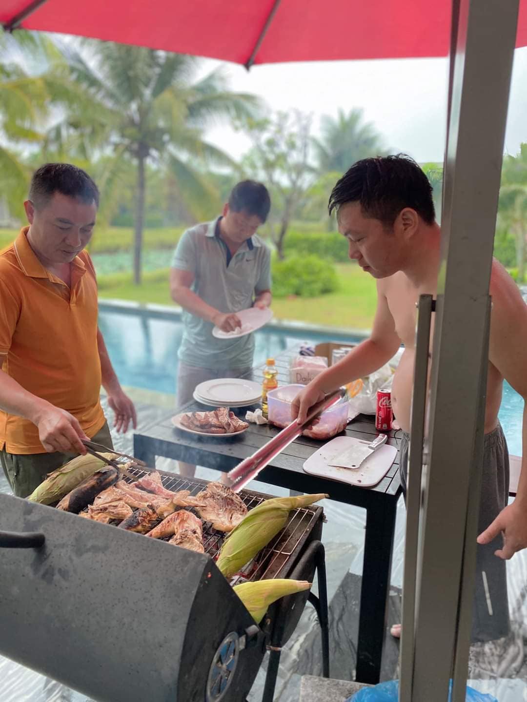Khách nướng BBQ ngoài trời tạo Coastar Hồ Tràm Khách nướng BBQ ngoài trời tạo Coastar Hồ Tràm