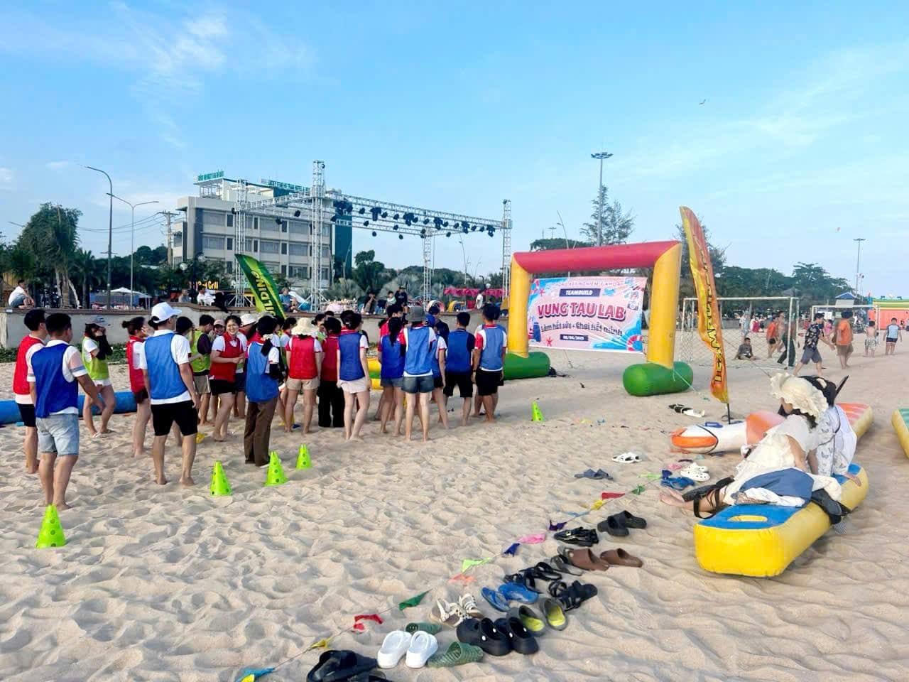 Hoạt động team building tại biển Hồ Tràm Hoạt động team building tại biển Hồ Tràm