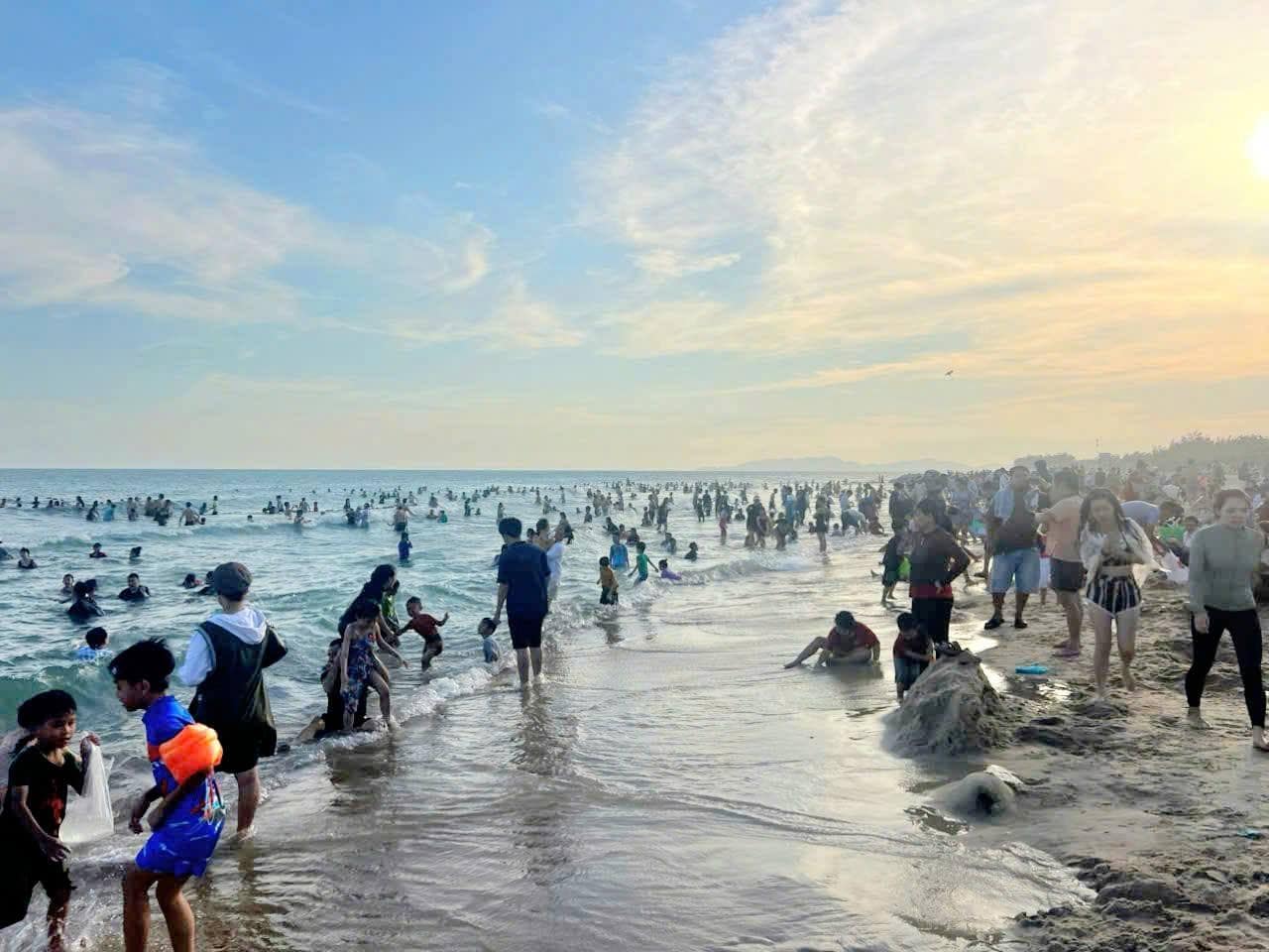 Hồ Tràm tấp nập du khách dịp lễ giỗ tổ hùng vương 2025 Hồ Tràm tấp nập du khách dịp lễ giỗ tổ hùng vương 2025