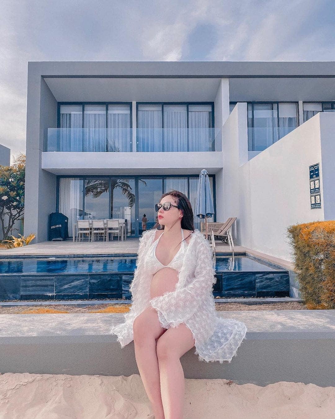 Du khách chụp hình kỷ niệm tại một căn villa view biển trong khu Sanctuary Hồ Tràm Du khách chụp hình kỷ niệm tại một căn villa view biển trong khu Sanctuary Hồ Tràm