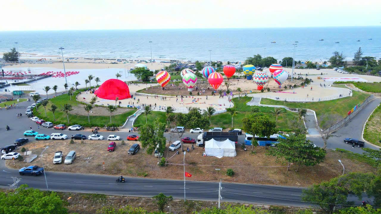 Lễ hội khinh khí cầu lần đầu tiên tổ chức tại Hồ Tràm Lễ hội khinh khí cầu lần đầu tiên tổ chức tại Hồ Tràm