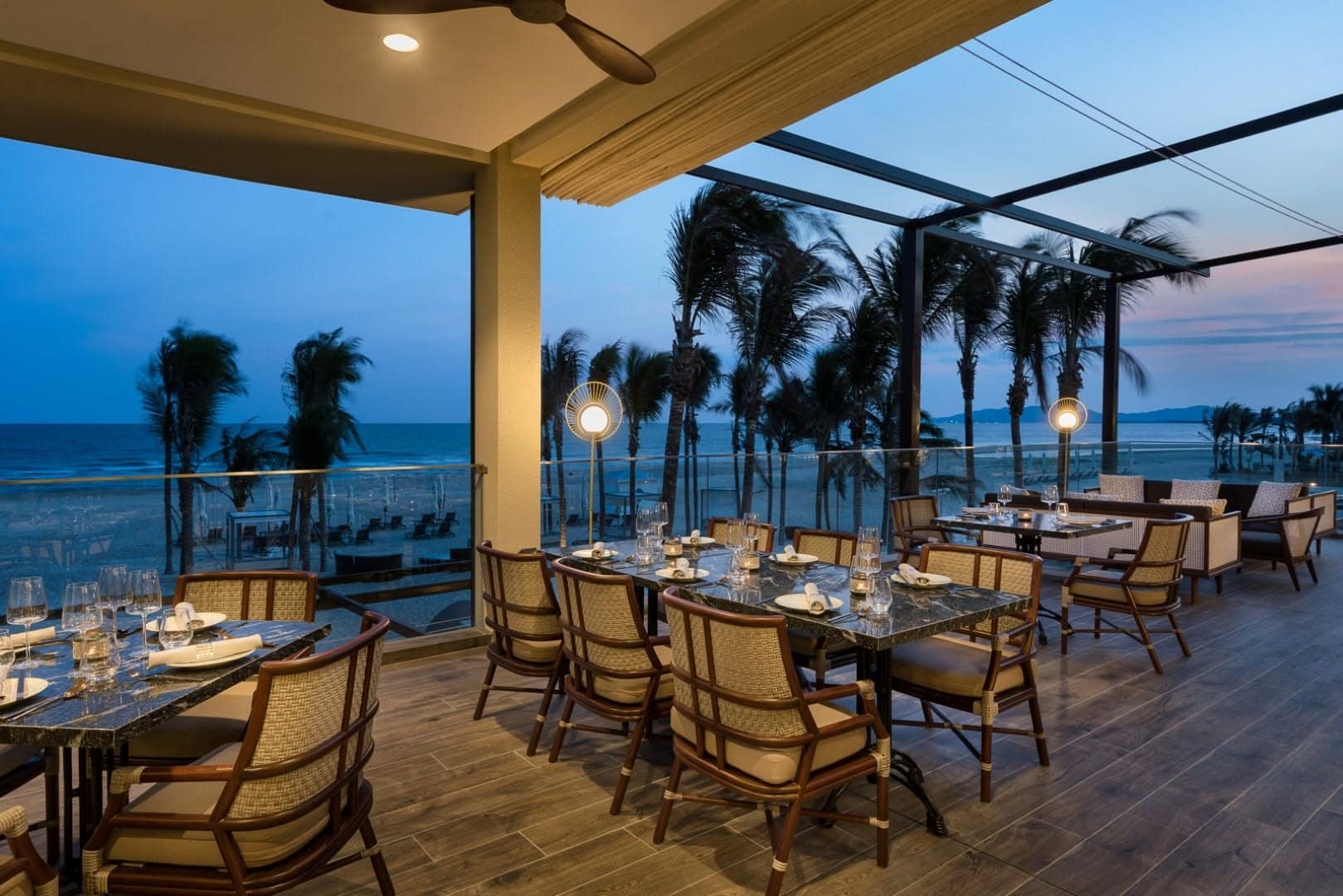 Nhà hàng Muối nằm trong Melia Hồ Tràm resort Nhà hàng Muối nằm trong Melia Hồ Tràm resort