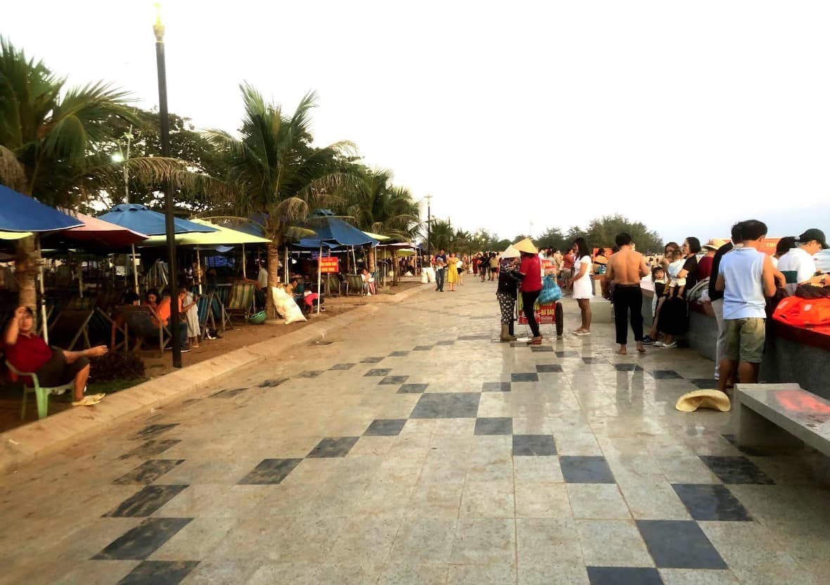 Khu ăn uống chỗ bãi tắm công cộng Hồ Tràm Khu ăn uống chỗ bãi tắm công cộng Hồ Tràm