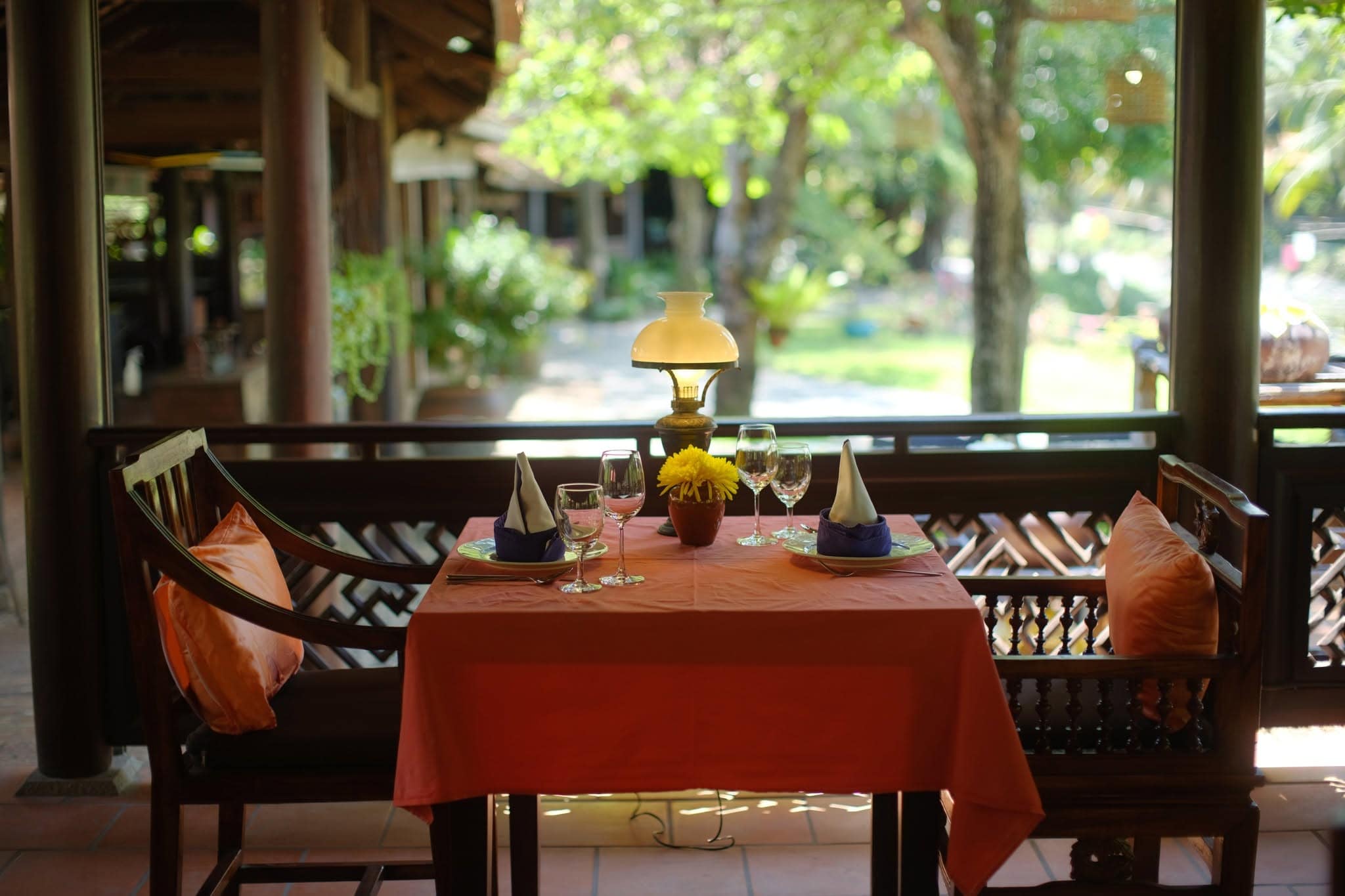 Nhà hàng Gecko nằm trong Hồ Tràm Beach Boutique Resort & Spa mang phong cách cổ xưa Nhà hàng Gecko nằm trong Hồ Tràm Beach Boutique Resort & Spa mang phong cách cổ xưa