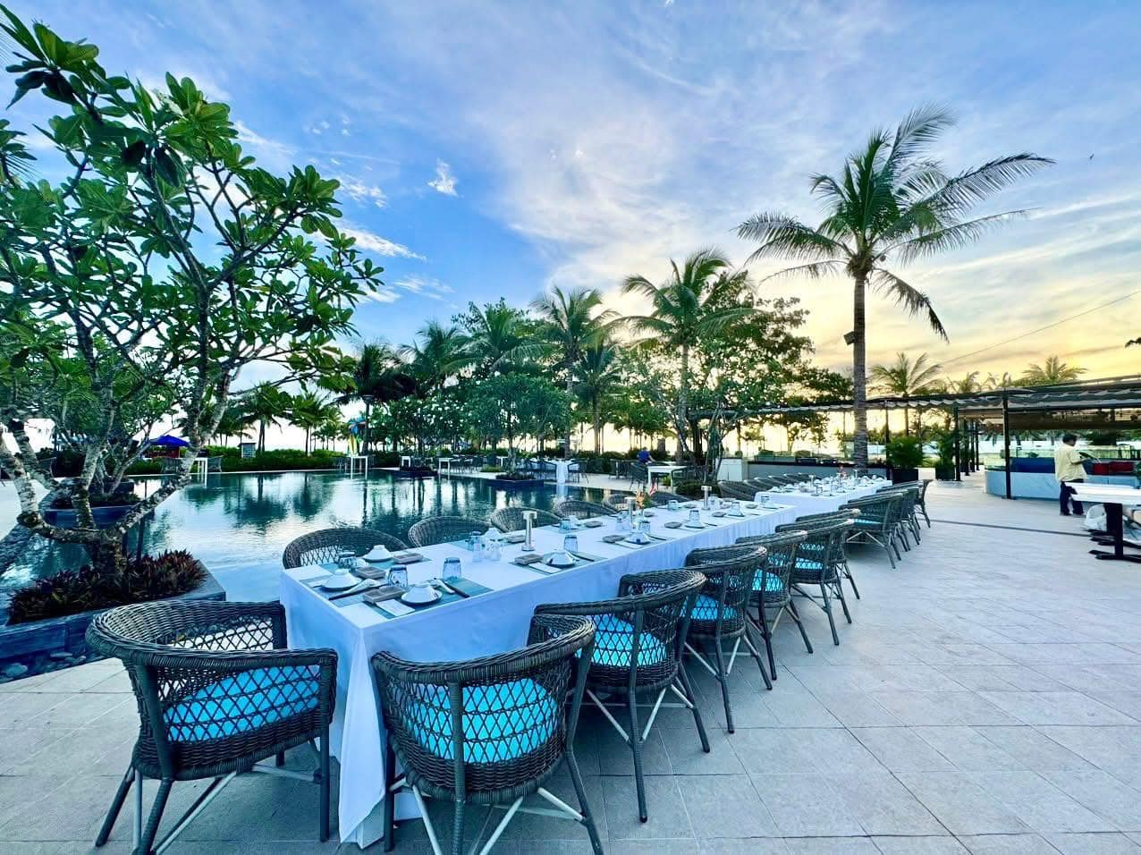 Hamptons Seafood & Grill nằm sát cầu ngắm biển Hamptons Seafood & Grill nằm sát cầu ngắm biển