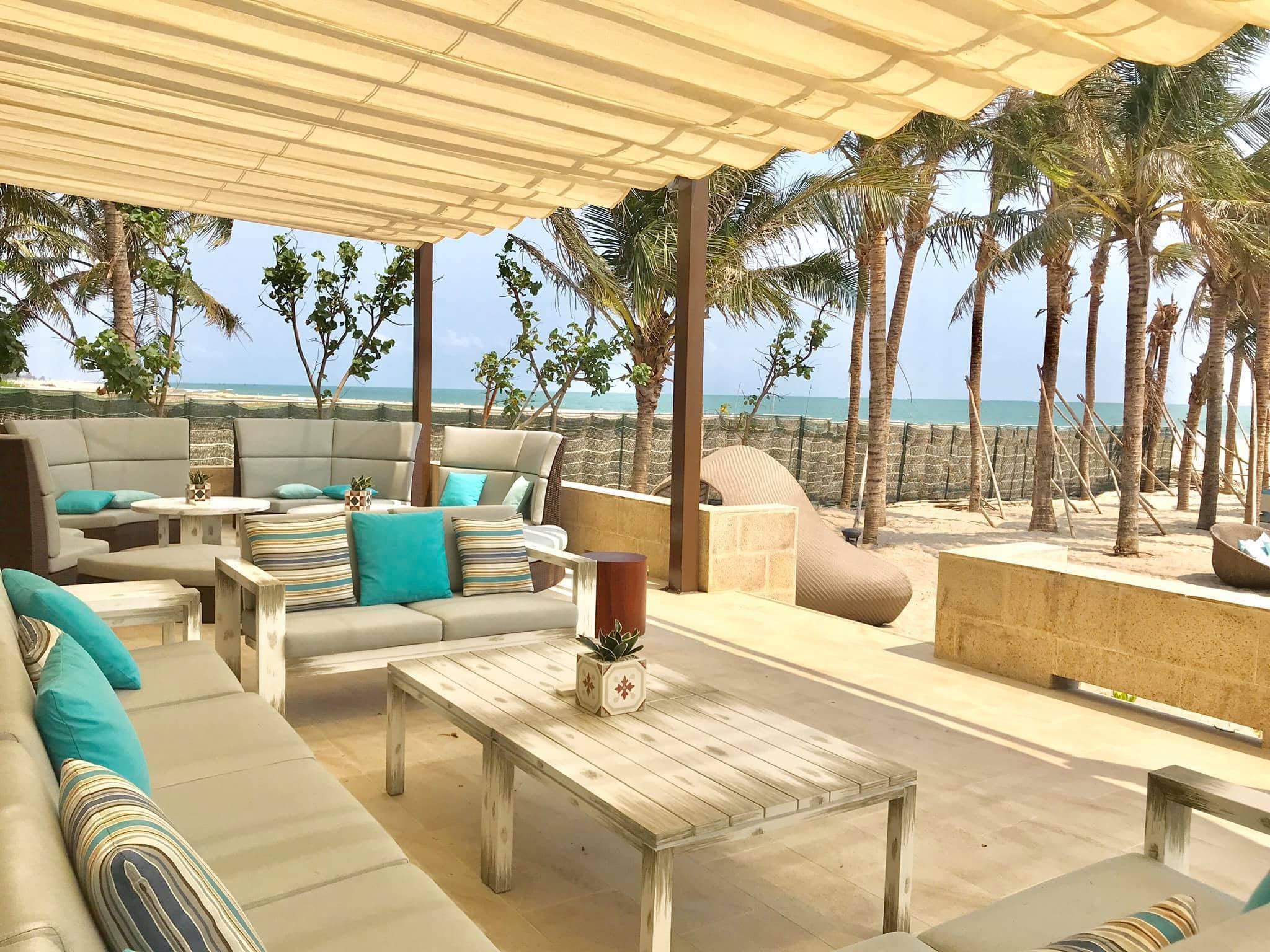 Breeza Beach Club nằm trong Melia resort cũng có view nhìn ra biển rất đẹp Breeza Beach Club nằm trong Melia resort cũng có view nhìn ra biển rất đẹp