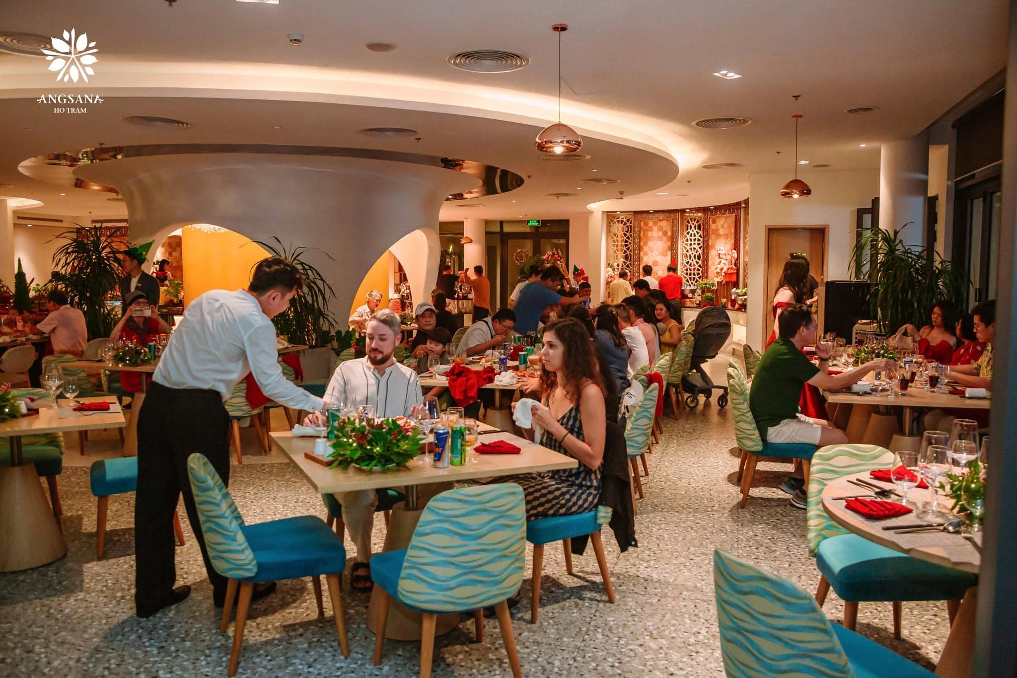 Không gian nhà hàng trong nhà tại Angsana Hồ Tràm resort Không gian nhà hàng trong nhà tại Angsana Hồ Tràm resort