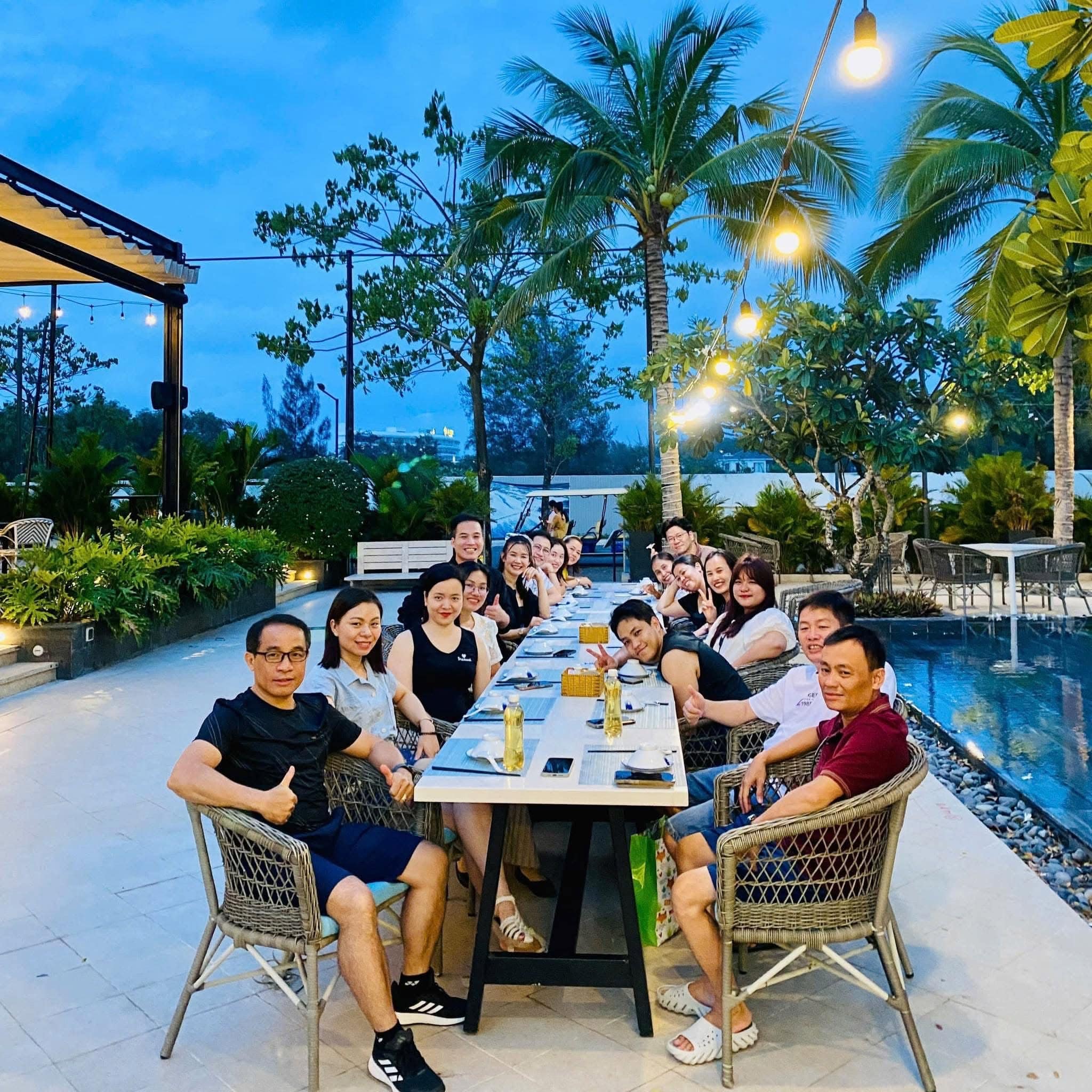 Hamptons Seafood & Grill Hồ Tràm có không gian ngoài trời rộng rãi Hamptons Seafood & Grill Hồ Tràm có không gian ngoài trời rộng rãi