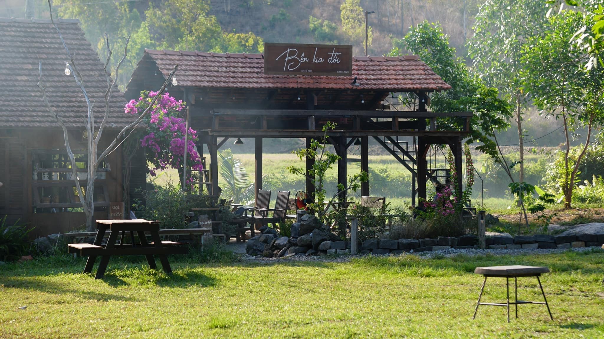 Quán cà phê Bên Kia Đồi Hồ Tràm Quán cà phê Bên Kia Đồi Hồ Tràm