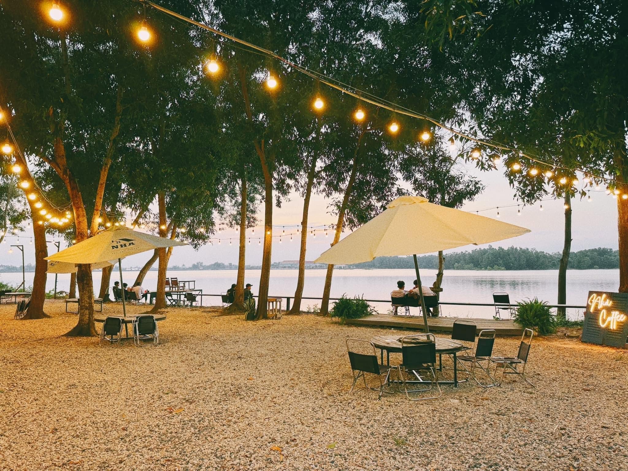 Quán cà phê Nhà Cà Phê & Tea Hồ Tràm Quán cà phê Nhà Cà Phê & Tea Hồ Tràm