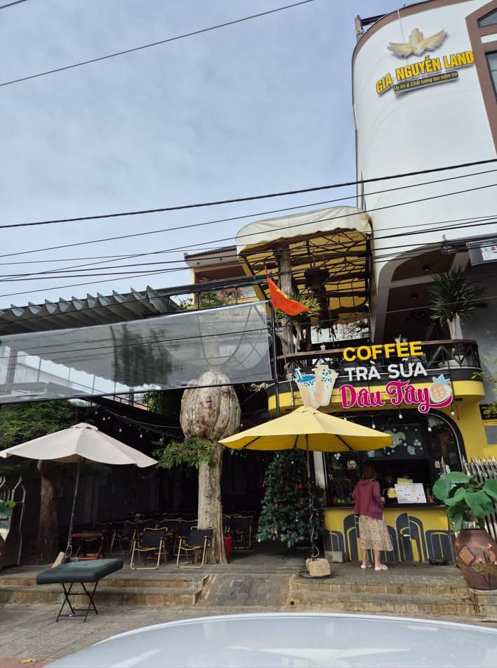 Quán trà sữa dâu tây coffee gần ngã tư Hồ Tràm Quán trà sữa dâu tây coffee gần ngã tư Hồ Tràm