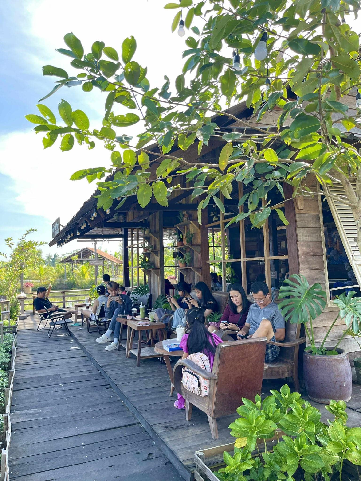 Những quán cà phê đẹp ở Hồ Tràm nằm từ thị trấn cho tới ngoài biển Những quán cà phê đẹp ở Hồ Tràm nằm từ thị trấn cho tới ngoài biển