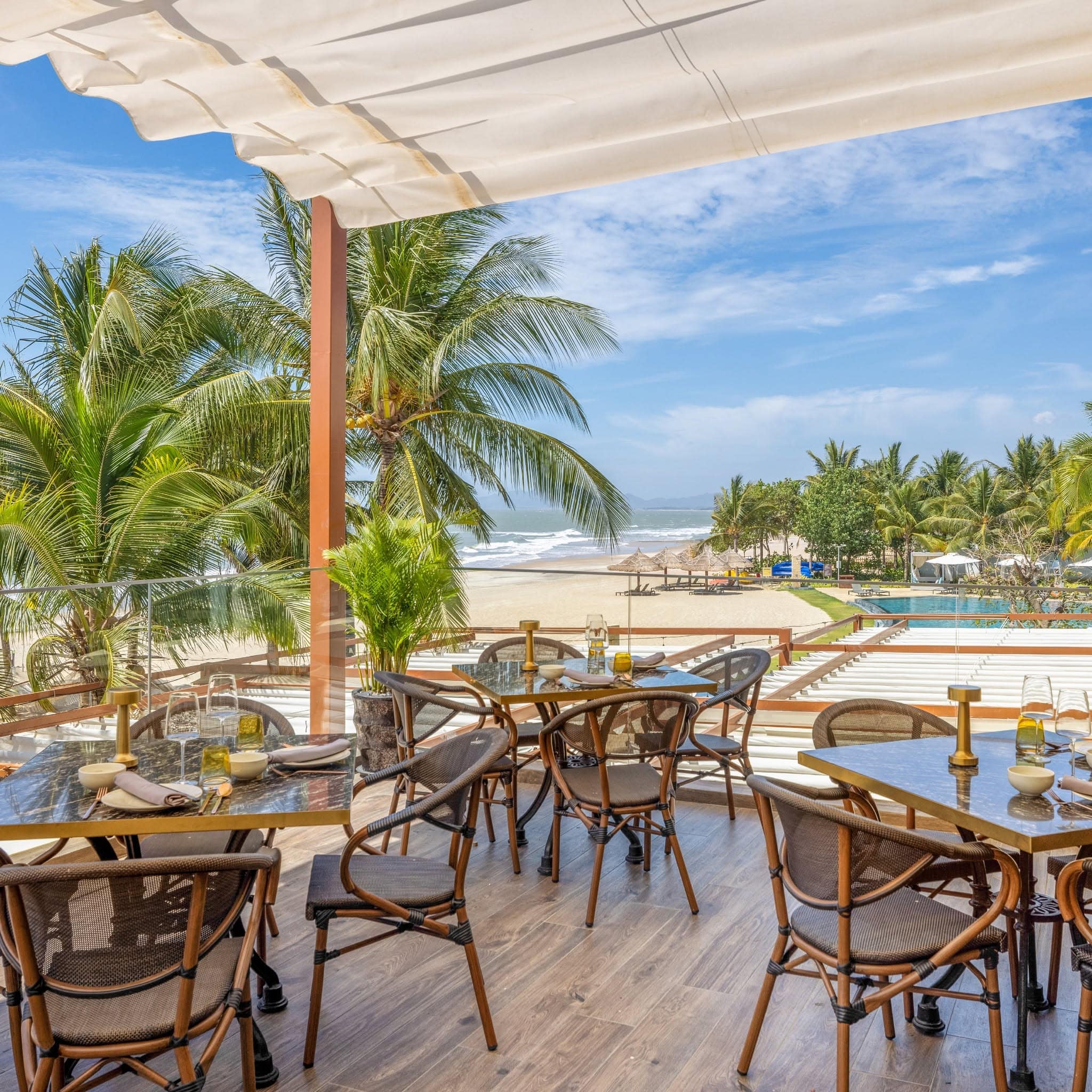 Breeza Club mang đến không gian cafe sang trọng đẳng cấp sát biển Breeza Club mang đến không gian cafe sang trọng đẳng cấp sát biển
