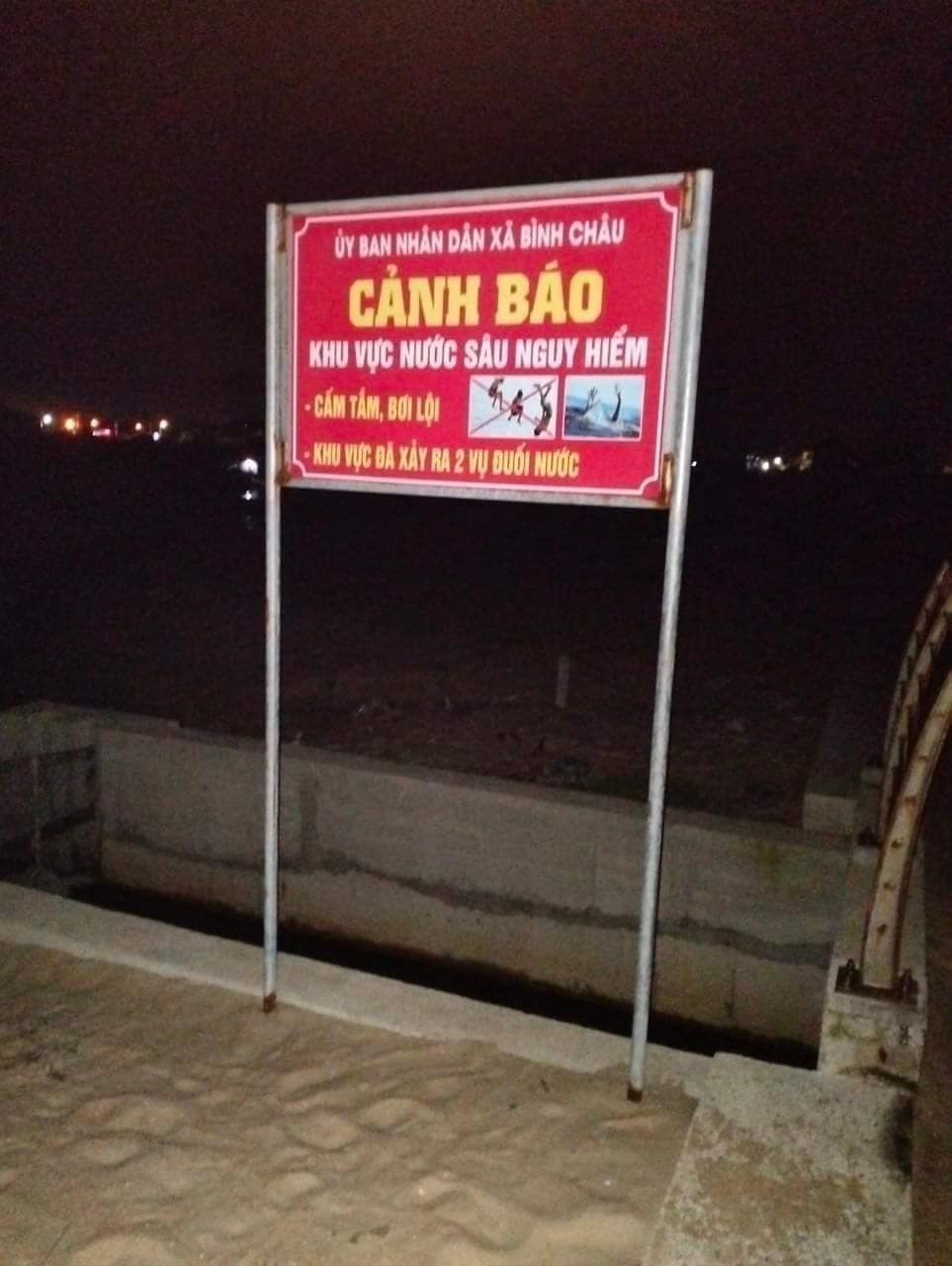 Biển cảnh báo phòng chống trẻ em đuối nước tại khu vực biển Bình Châu Biển cảnh báo phòng chống trẻ em đuối nước tại khu vực biển Bình Châu