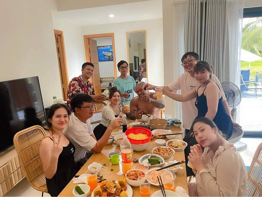 Khách dùng bữa trong Villa Coastar Hồ Tràm Resort Khách dùng bữa trong Villa Coastar Hồ Tràm Resort