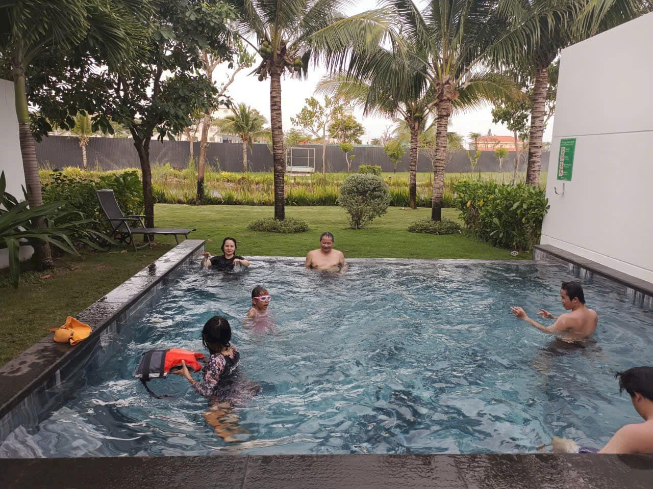 Hồ bơi riêng trong villa của khu resort Sanctuary rất rộng rãi và thoải mái Hồ bơi riêng trong villa của khu resort Sanctuary rất rộng rãi và thoải mái