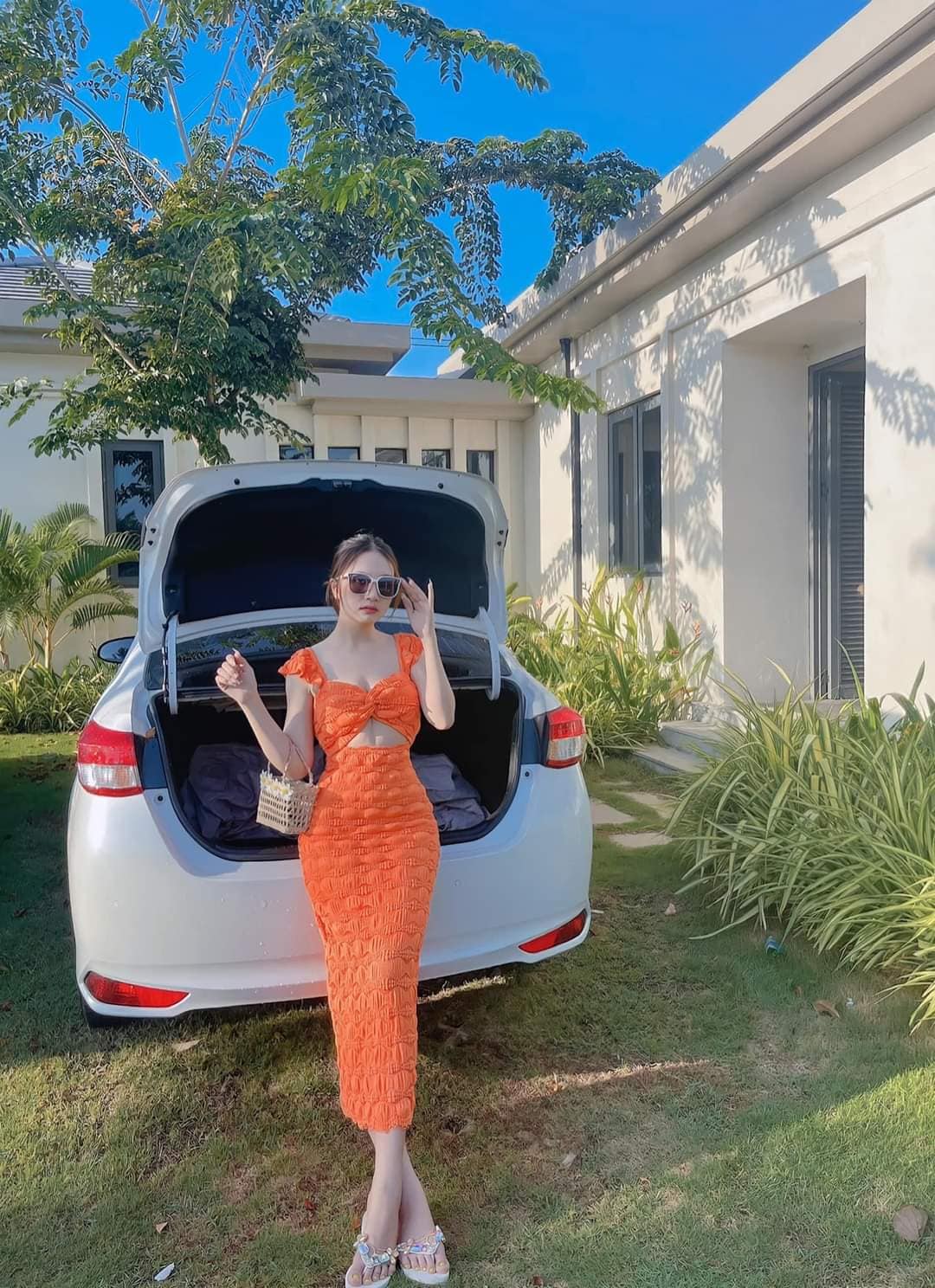 Các villa bên Huy Villa đều có sân đậu ô tô riêng sát bên villa Các villa bên Huy Villa đều có sân đậu ô tô riêng sát bên villa