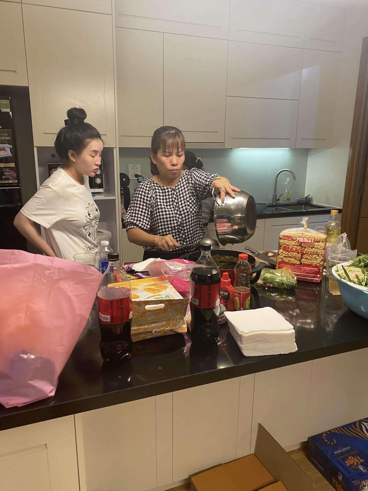 Khách nấu ăn tự do trong Huy Villa Khách nấu ăn tự do trong Huy Villa