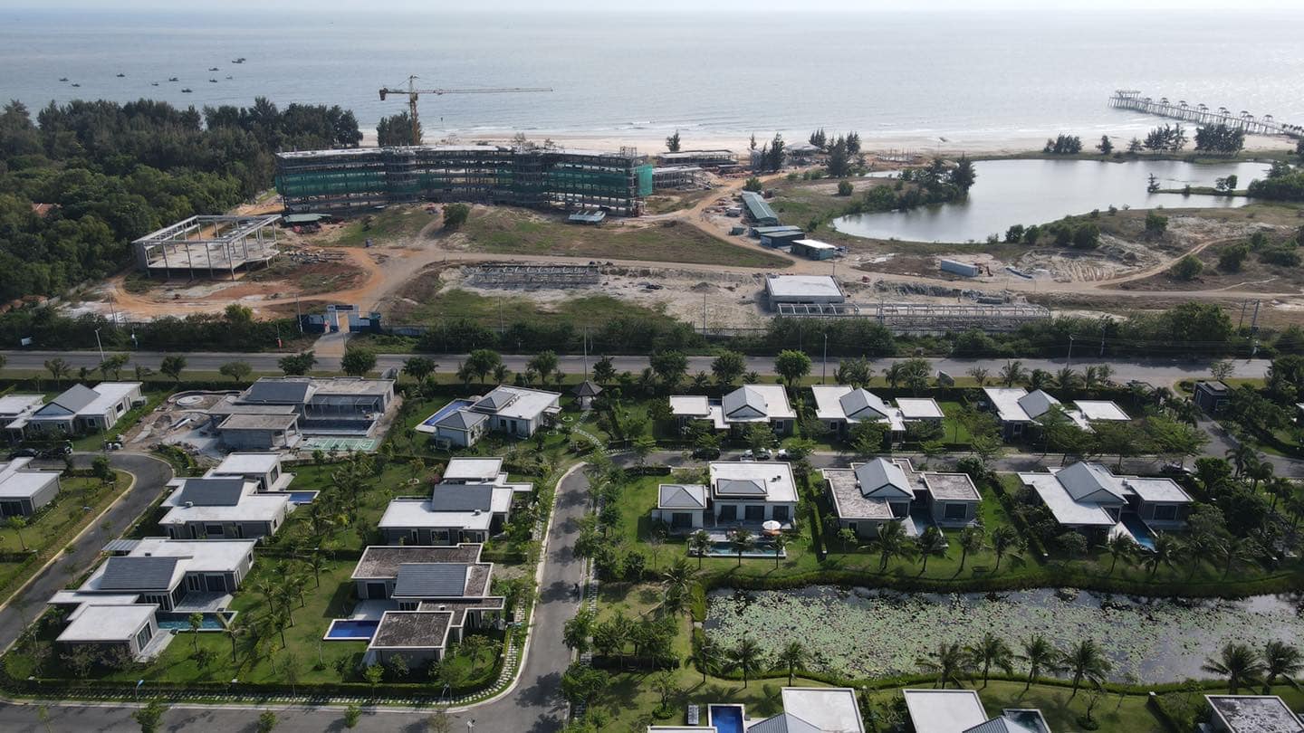 Toàn cảnh khu Villa Coastar Hồ Tràm Resort nhìn từ trên cao Toàn cảnh khu Villa Coastar Hồ Tràm Resort nhìn từ trên cao