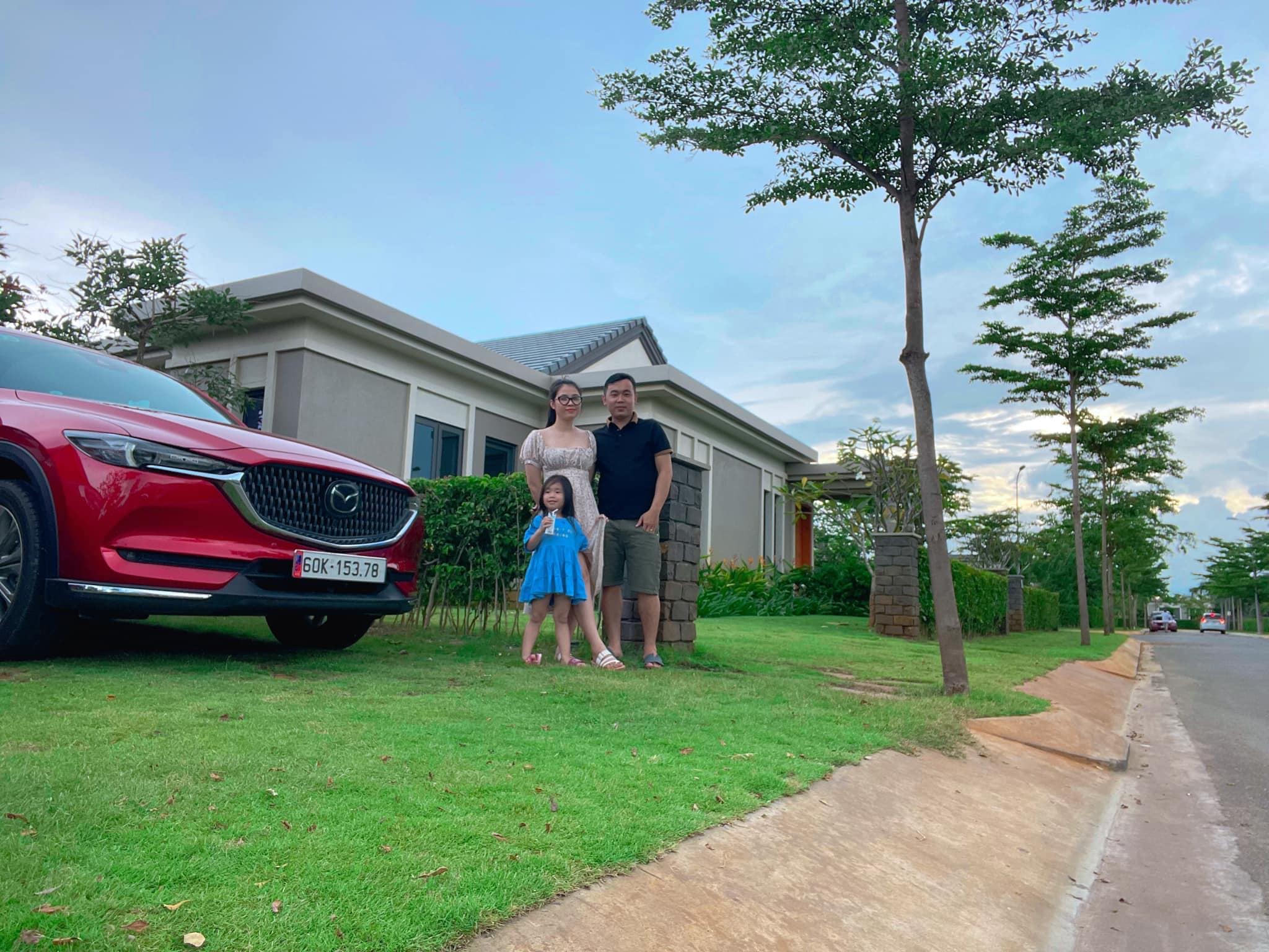 Khách chụp hình kỷ niệm tại Coastar Hồ Tràm Khách chụp hình kỷ niệm tại Coastar Hồ Tràm