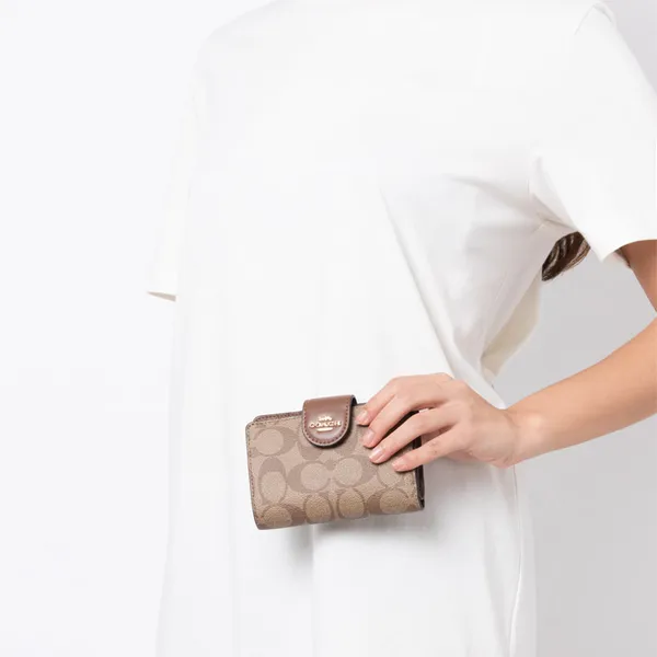 Ví Coach họa tiết