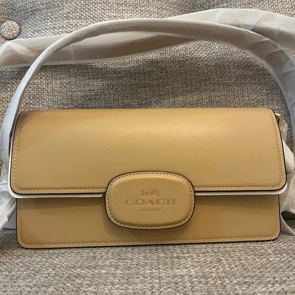 Túi coach nữ màu vàng