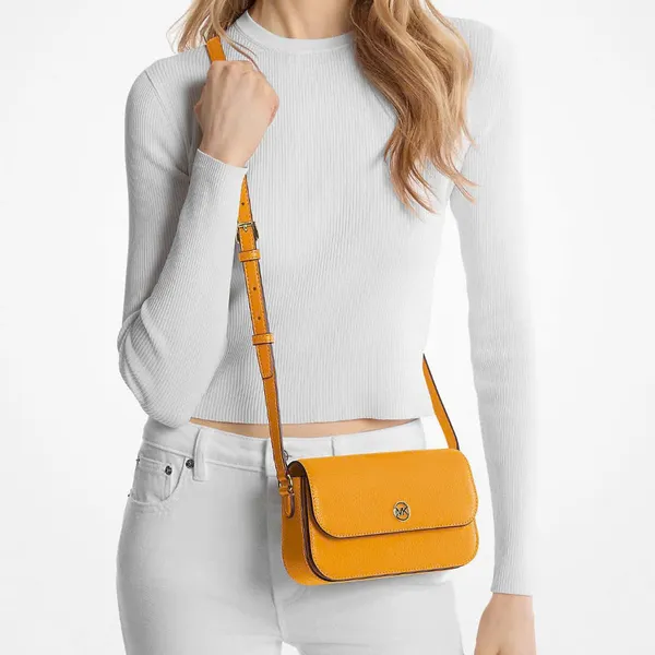 Túi Michael Kors màu vàng