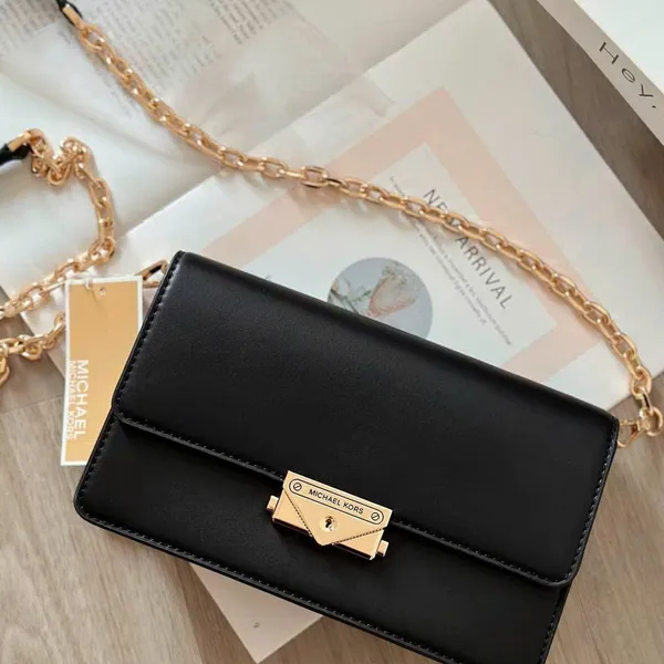 Túi Michael Kors màu đen