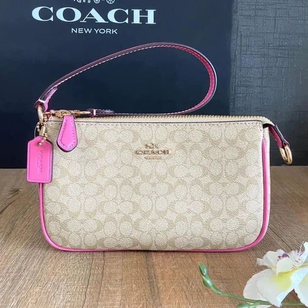 Ví nữ Coach New York họa tiết chữ c 