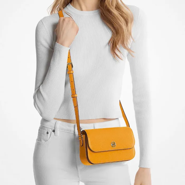 Túi Michael Kors màu vàng