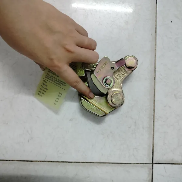 Cóc Kẹp Cáp 2 Tấn NGK của Cơ Khí Liên Sơn