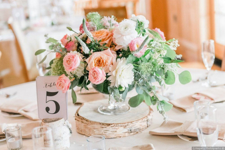 hoa trang trí bàn tiệc