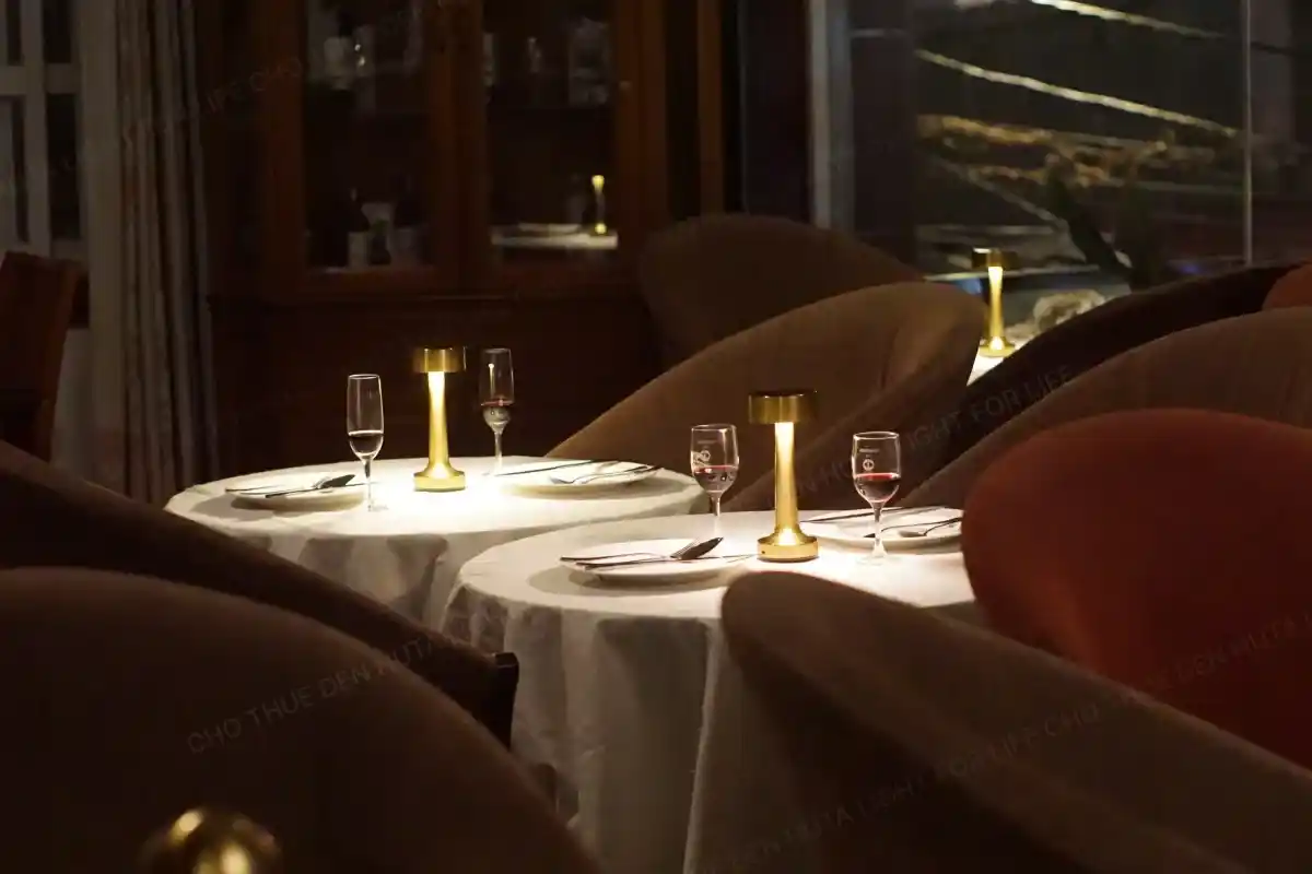 CHO THUÊ ĐÈN LED TRANG TRÍ SỰ KIỆN, BÀN TIỆC MÃ RESTRU