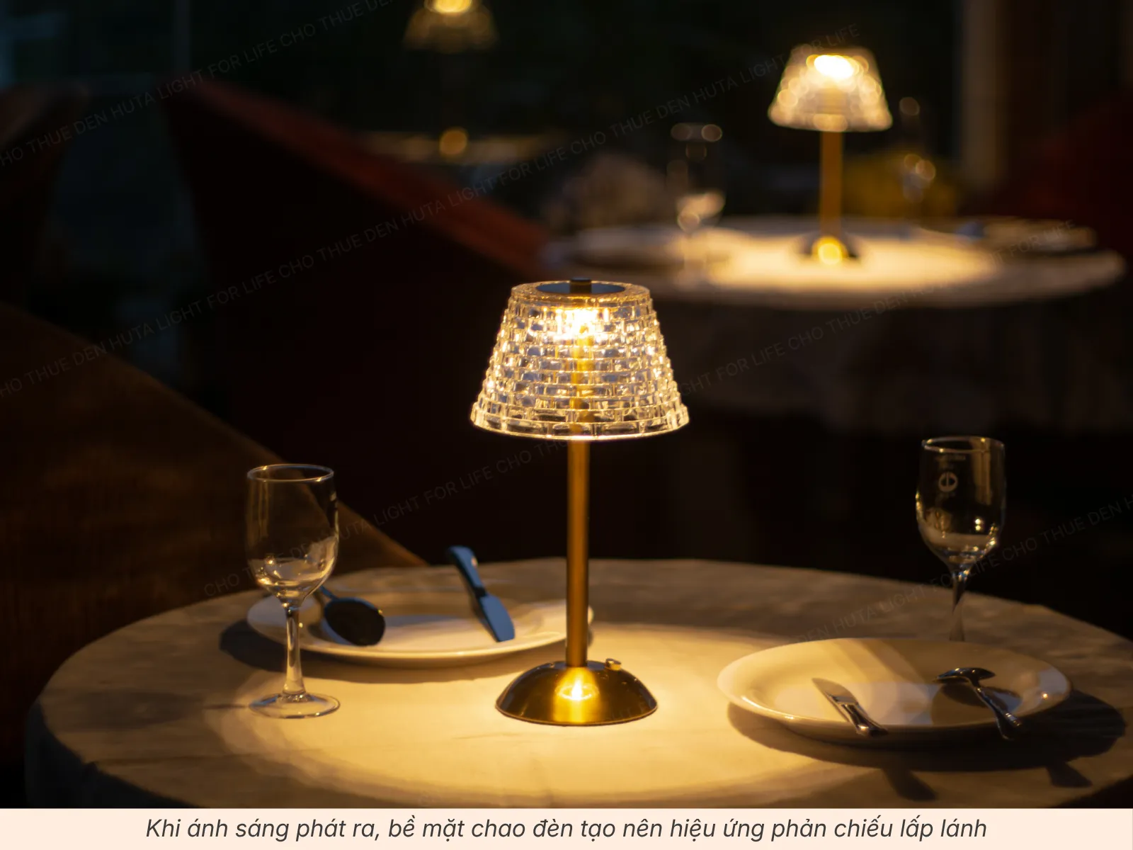 2.3 Đèn Bàn RESBED3 – Hiệu Ứng Ánh Sáng Ấn Tượng