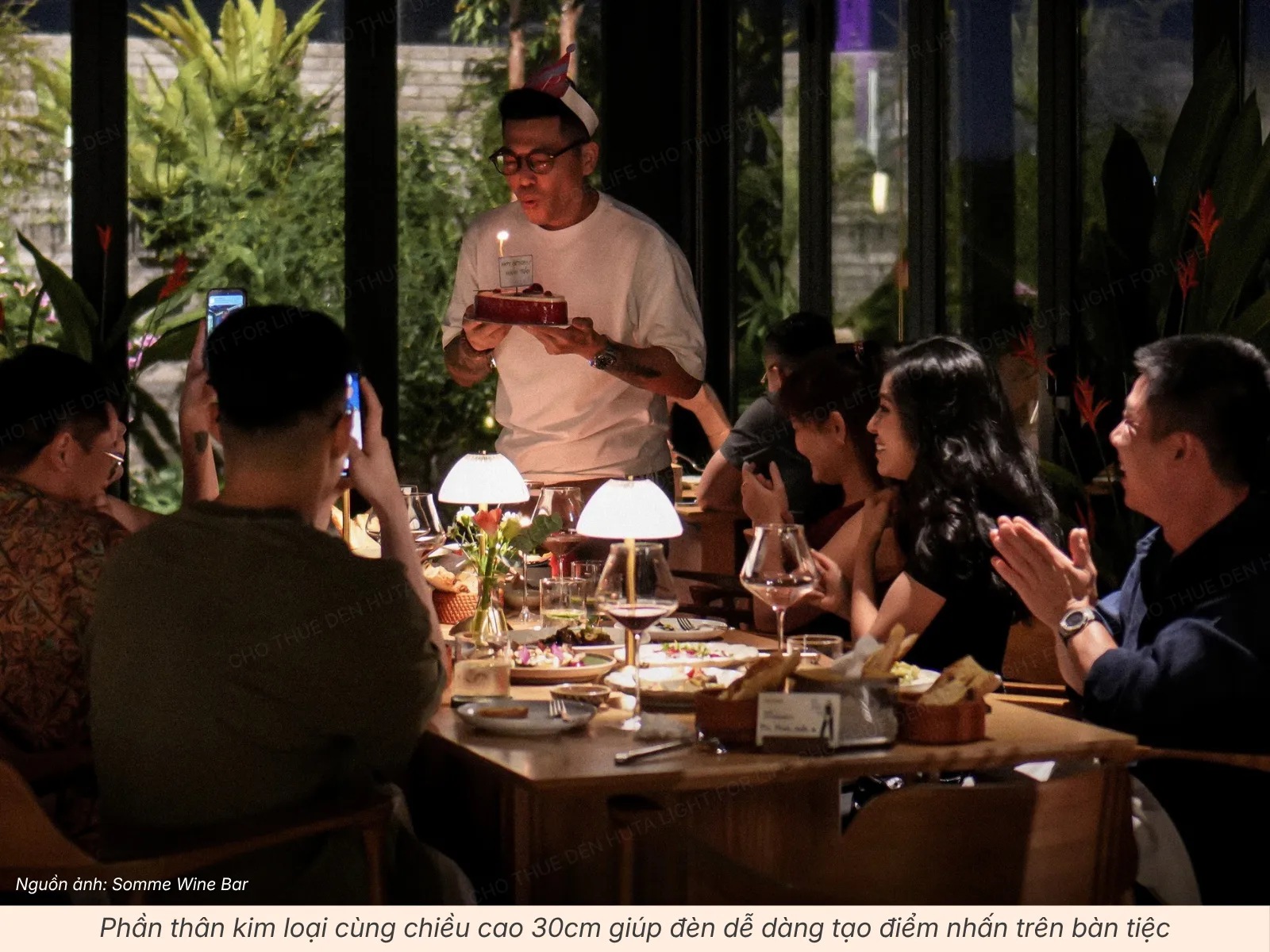 2.2 Đèn Bàn RESDUNON – Điểm Nhấn Sang Trọng Cho Bàn Tiệc