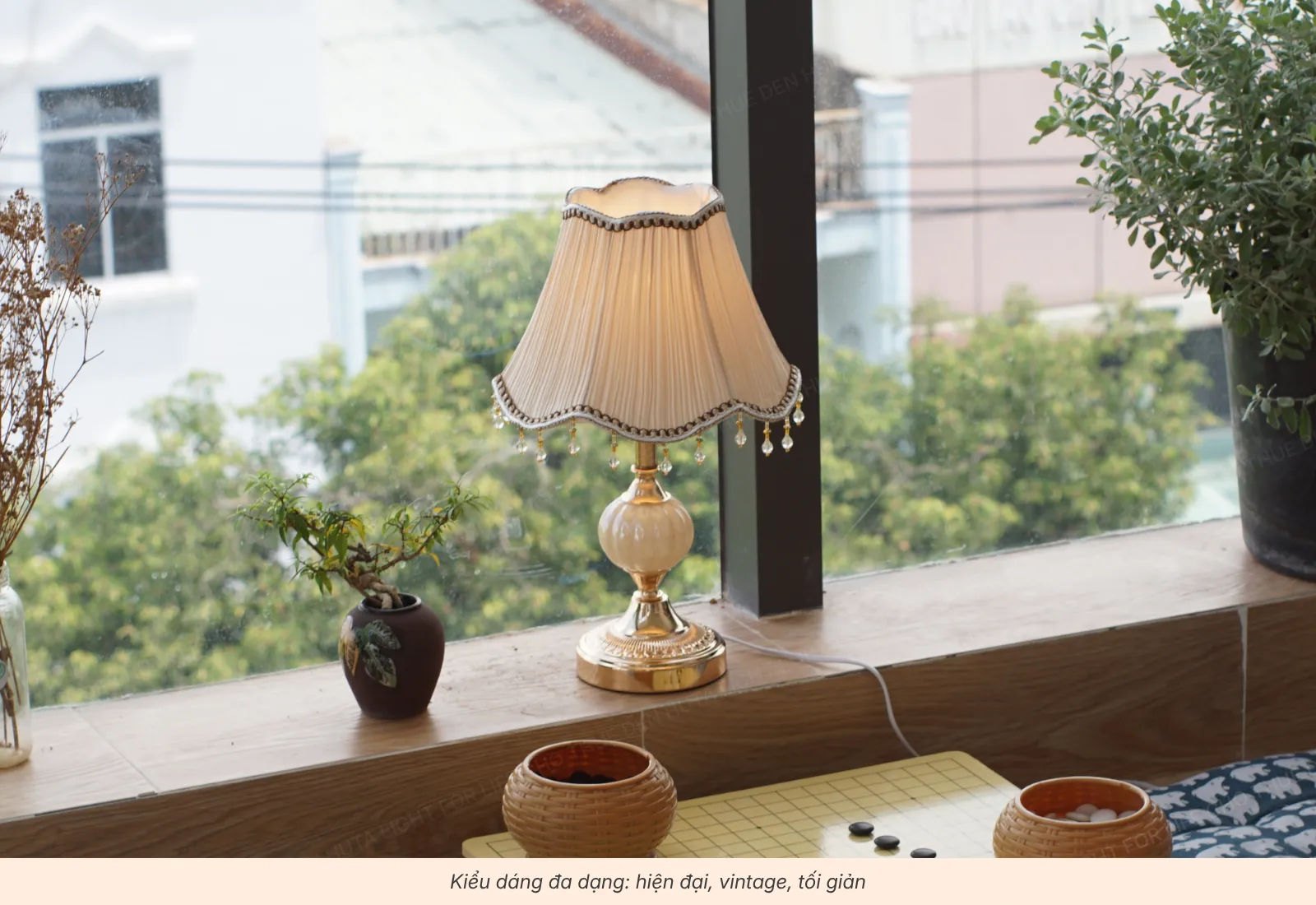 1.2 Đèn ngủ để bàn – ánh sáng ấm, tạo không gian